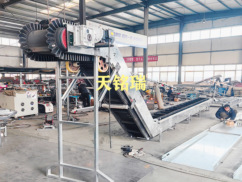 Z字型大倾角输送机